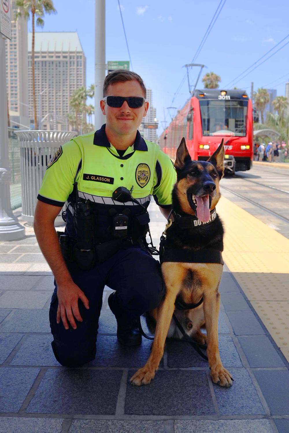 CCI Jonah Glasson and K-9 Apacs working at Comic-Con.